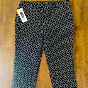 Patterned ankle pants